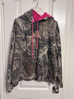 Mossy Oak Camo Pink Accents Hoodie